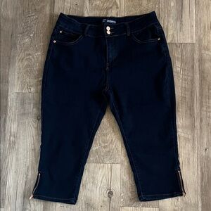 Sandpiper Dark Wash Denim Capris.